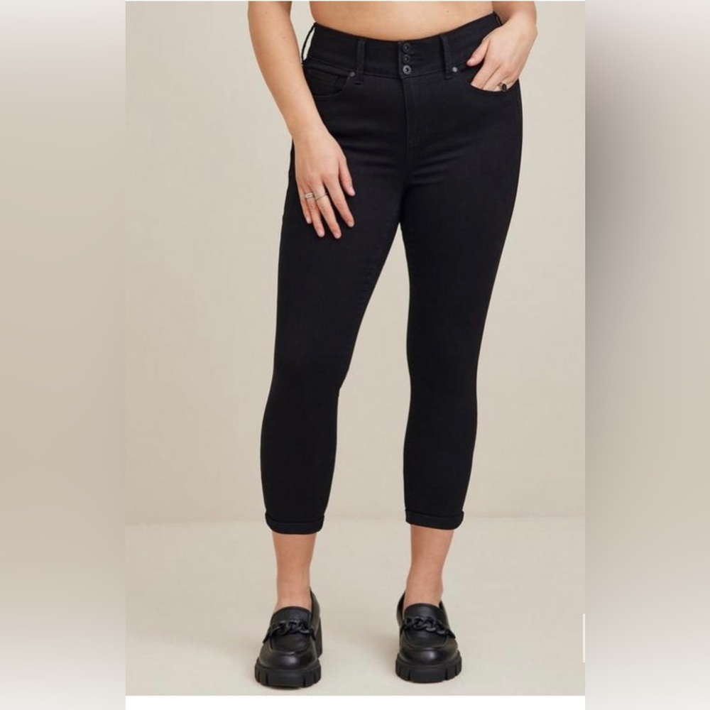Torrid crop jeggings skinny black color size 12